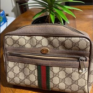 Vintage Gucci clutch